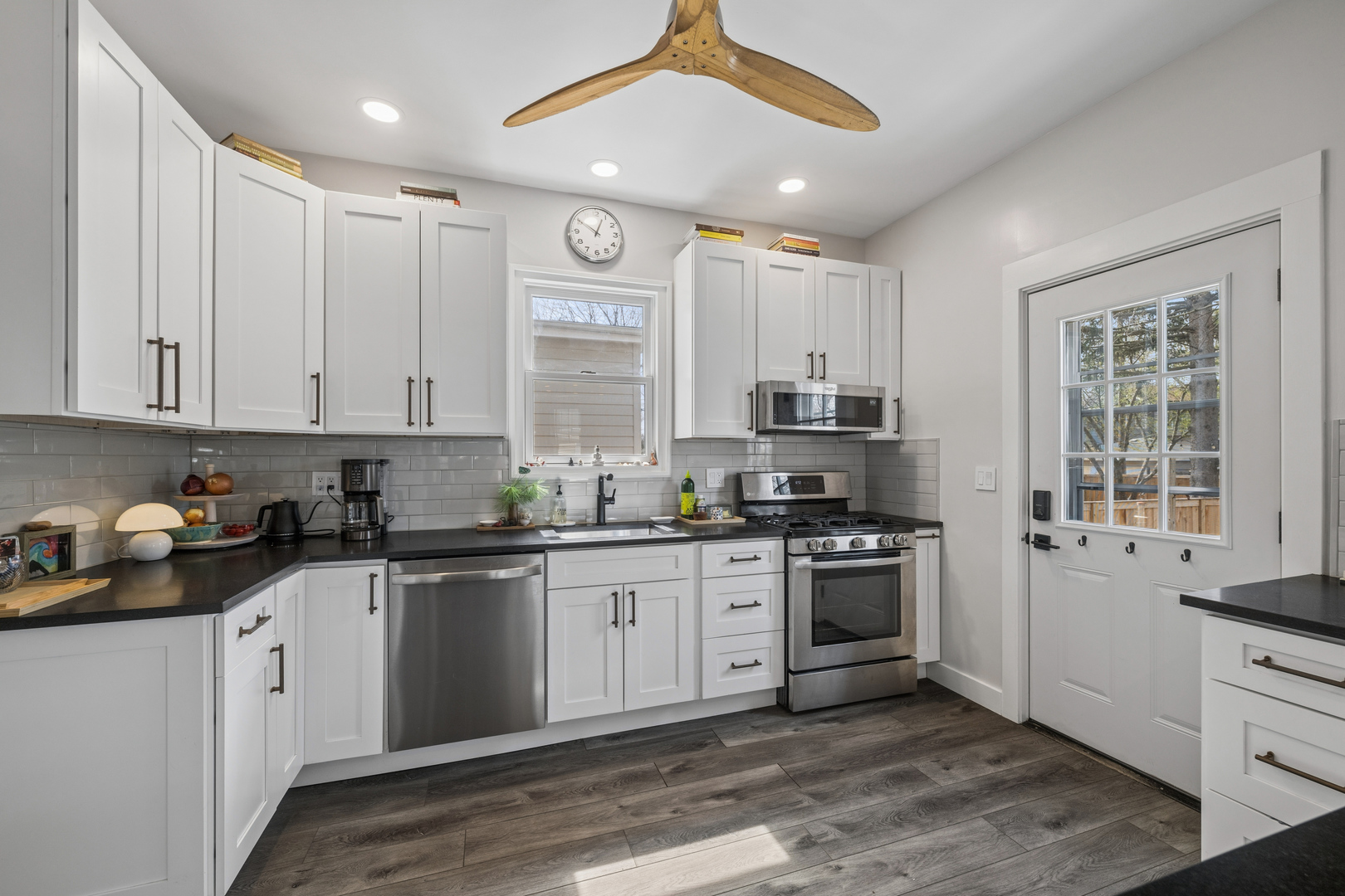 2216 Forestview Road Evanston, IL 60201 - Photo 11 of 30