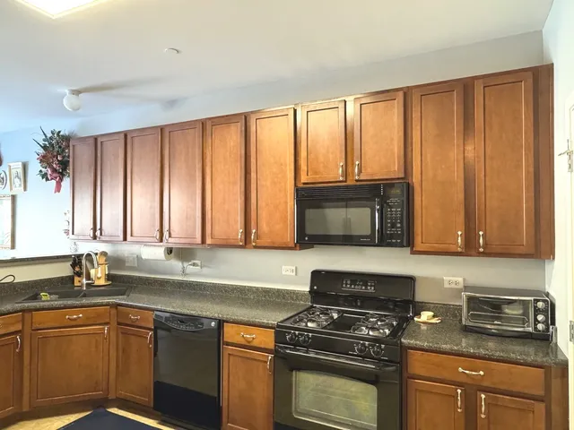 $295,500 | 10037 Cummings Street, Unit 503, Huntley, IL 60142