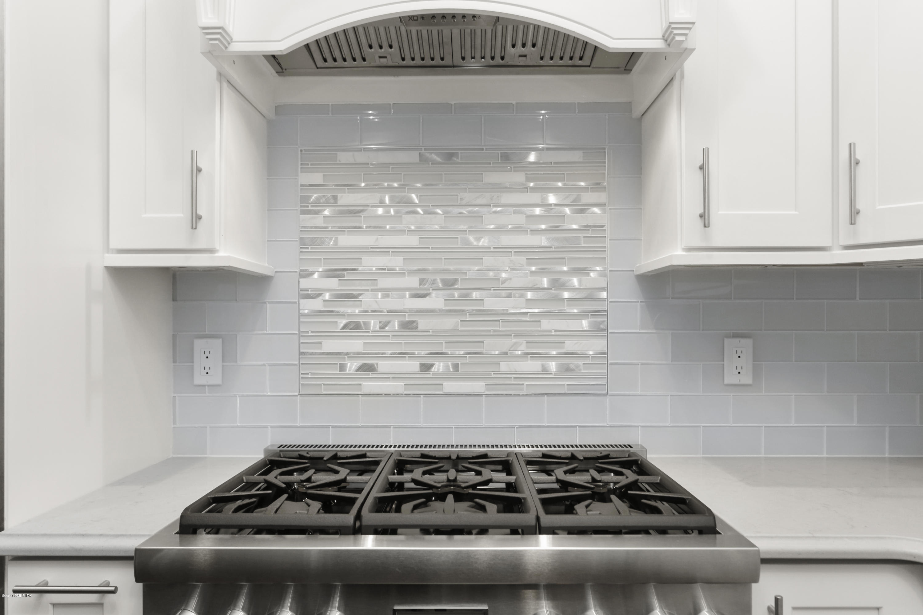 72 Riverside Lane Riverside, CT 06878 - Photo 19 of 40 a close view of a stove