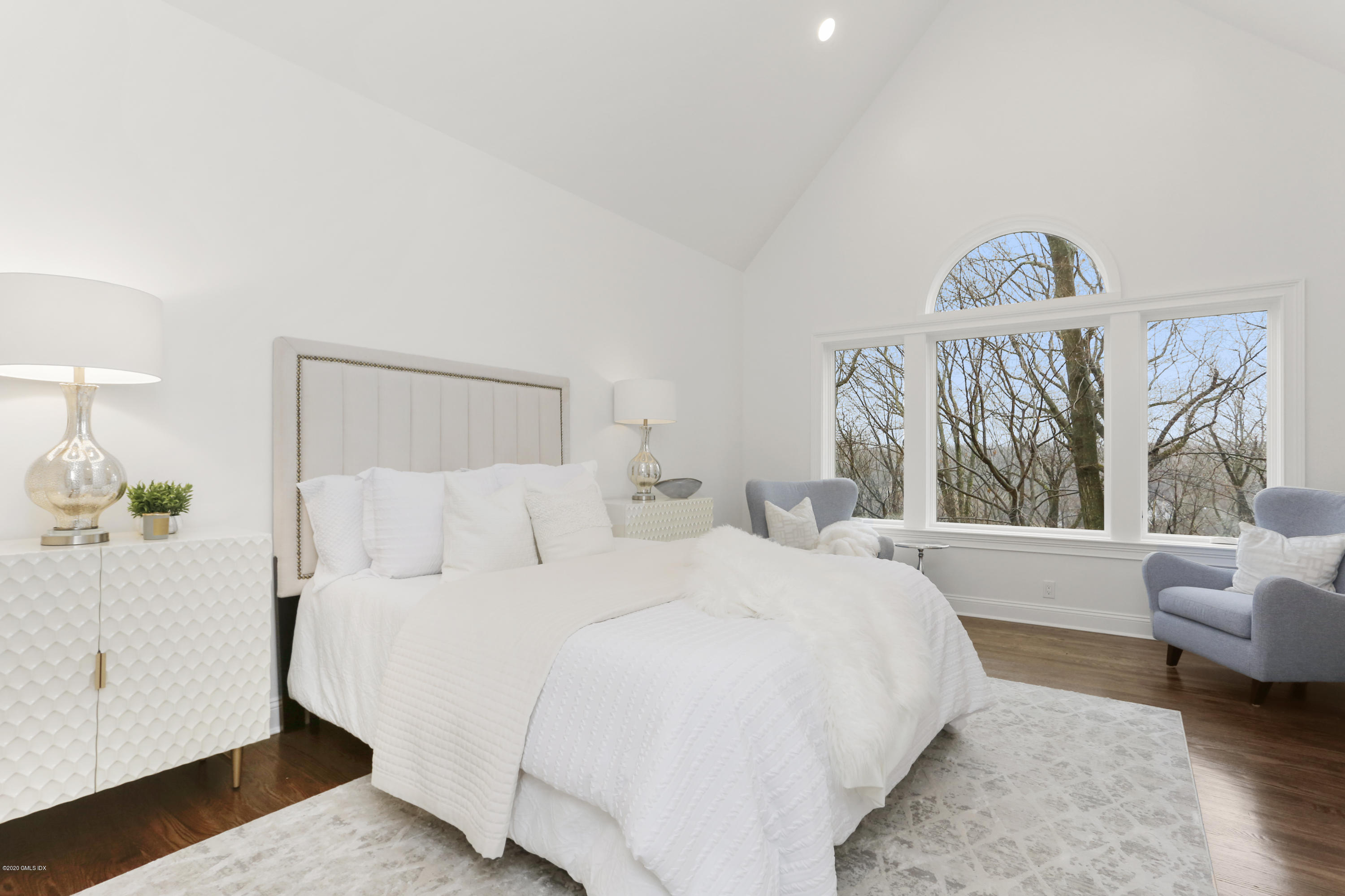 72 Riverside Lane Riverside, CT 06878 - Photo 23 of 40 a bedroom with a large bed and a couch