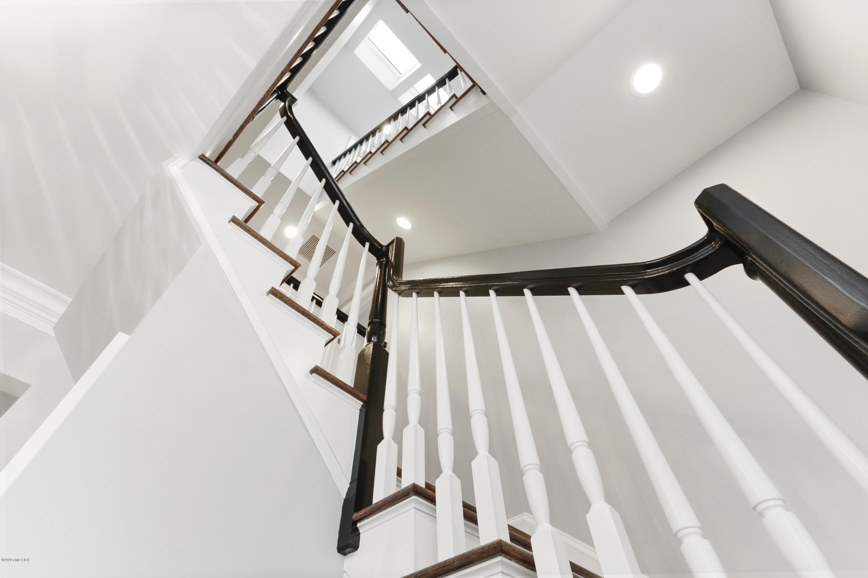 72 Riverside Lane Riverside, CT 06878 - Photo 8 of 40 a view of entryway