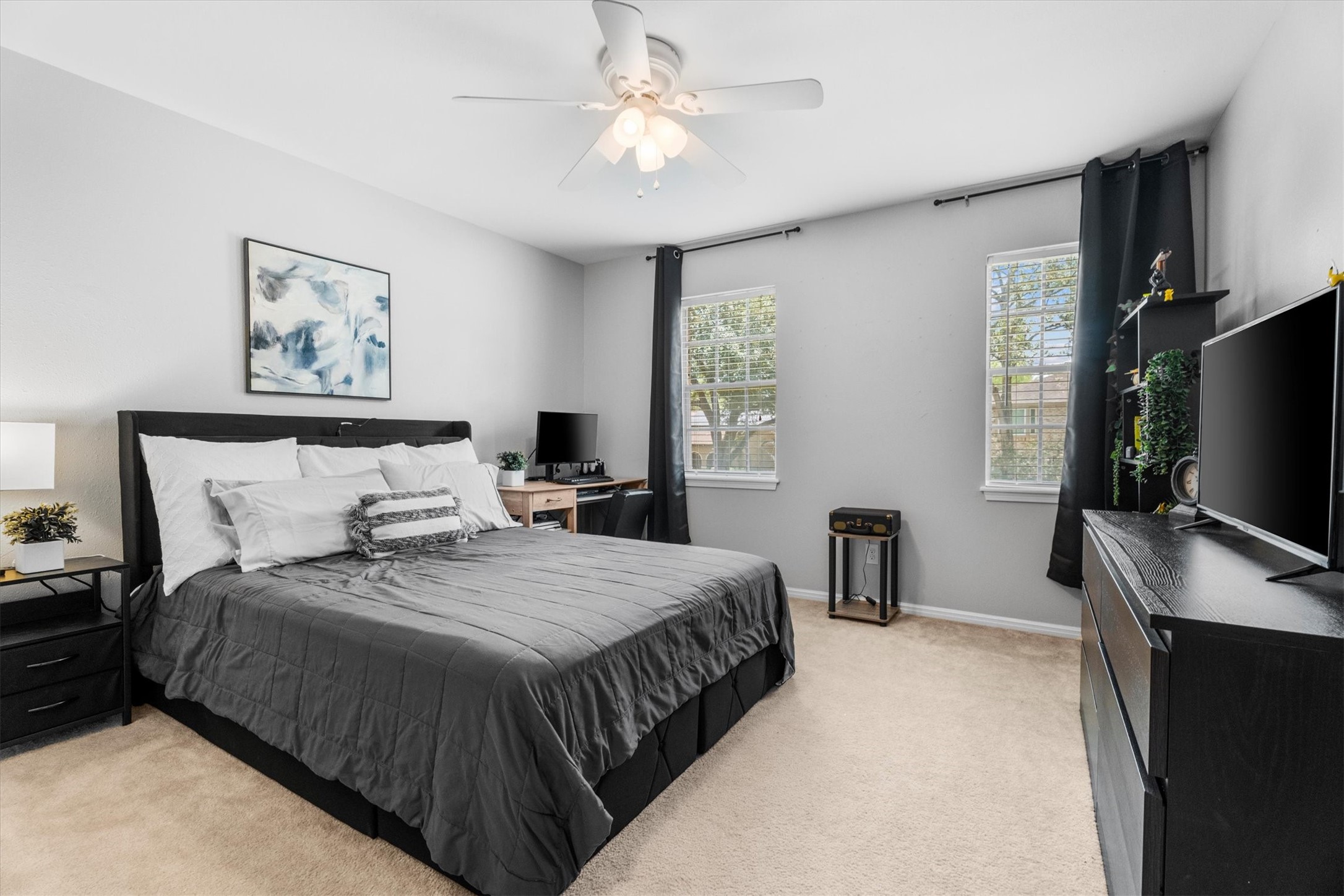 4026 Oxhill Road Spring, TX 77388 - Photo 26 of 40 Secondary bedroom with ample space, natural light, and a neutral color palette.