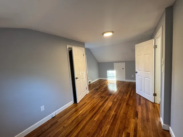 a view of front of a house with a yard