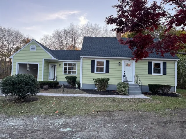 a view of a house with a yard and plants