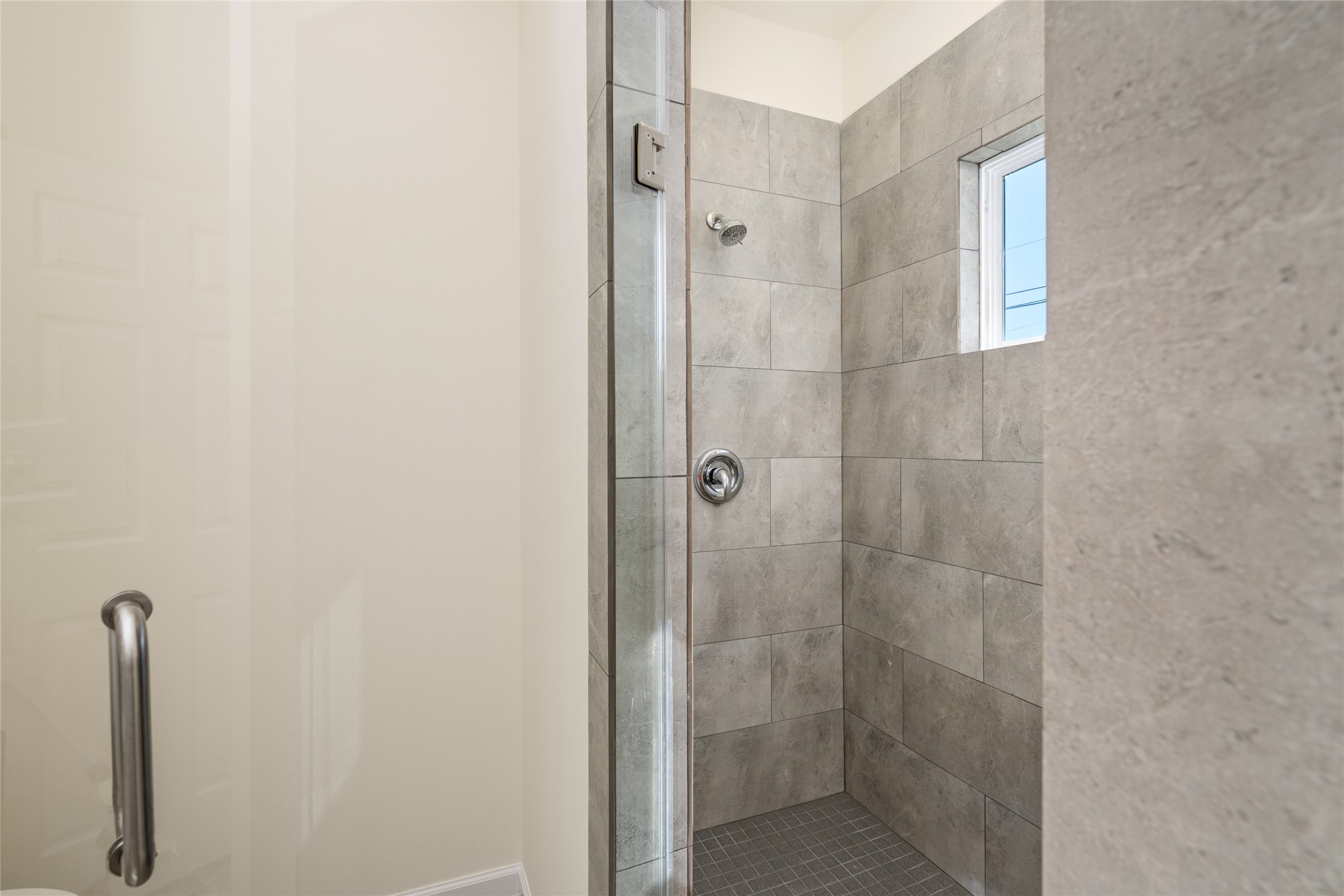 4656 North Teague Street Rosharon, TX 77583 - Photo 29 of 41 Contemporary walk-in shower with designer tile and glass enclosure.