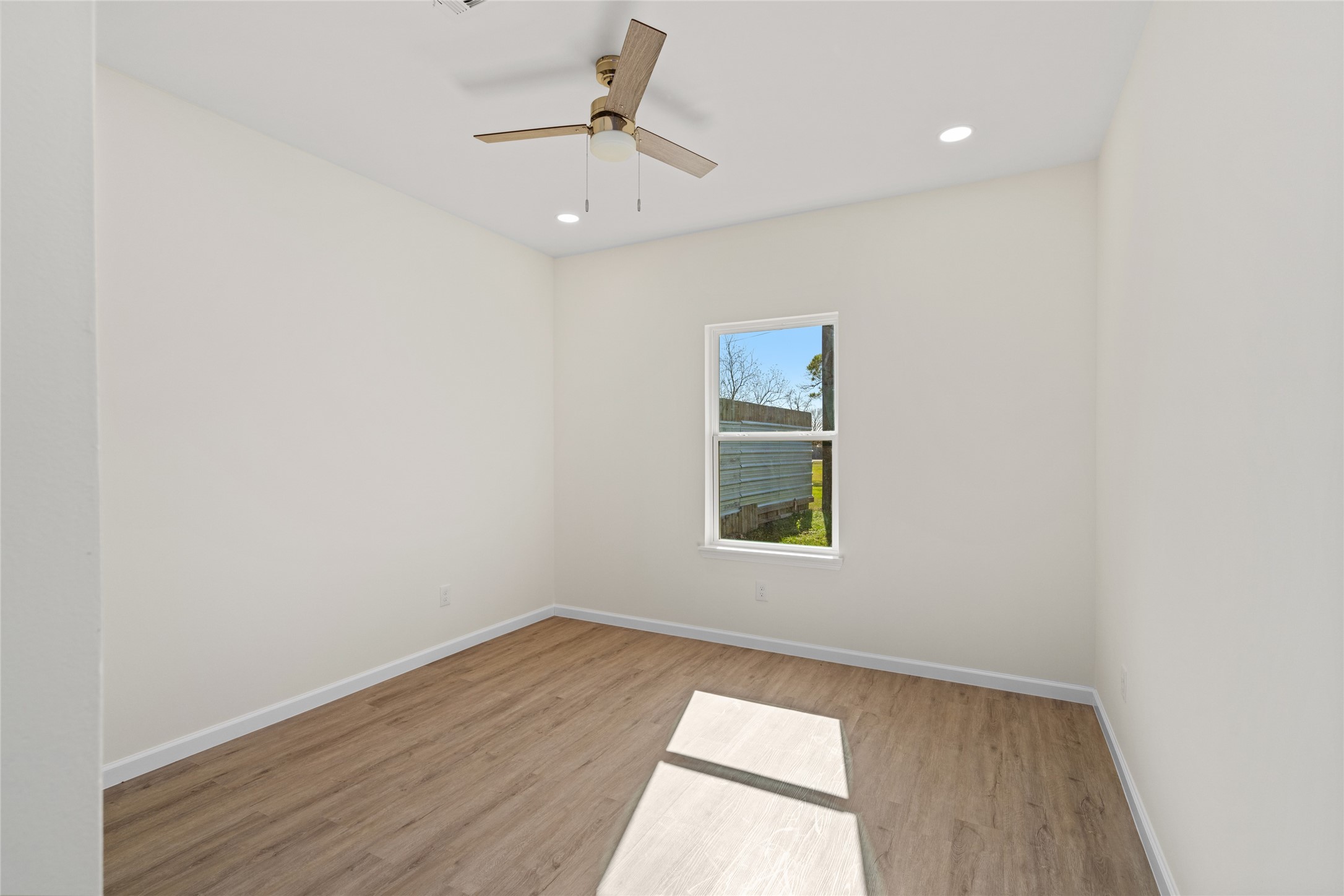 4656 North Teague Street Rosharon, TX 77583 - Photo 30 of 41 Bright secondary bedroom with ceiling fan, recessed lighting, and durable flooring.