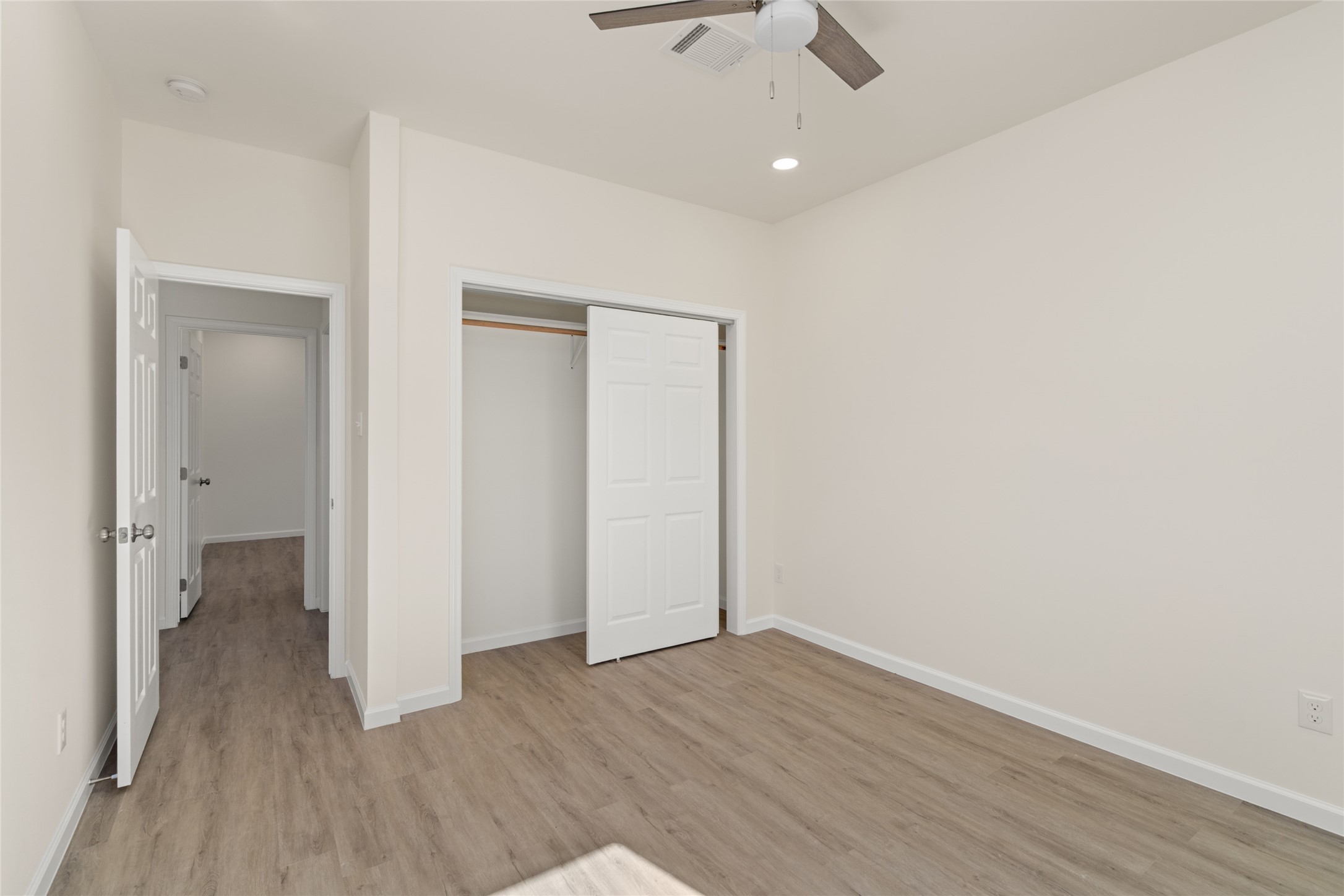 4656 North Teague Street Rosharon, TX 77583 - Photo 32 of 41 Spacious bedroom with ample closet space and clean, modern finishes.