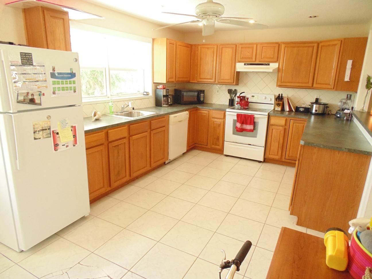 358 Northeast 30th Street Boca Raton, FL 33431 - Photo 9 of 21 Kitchen