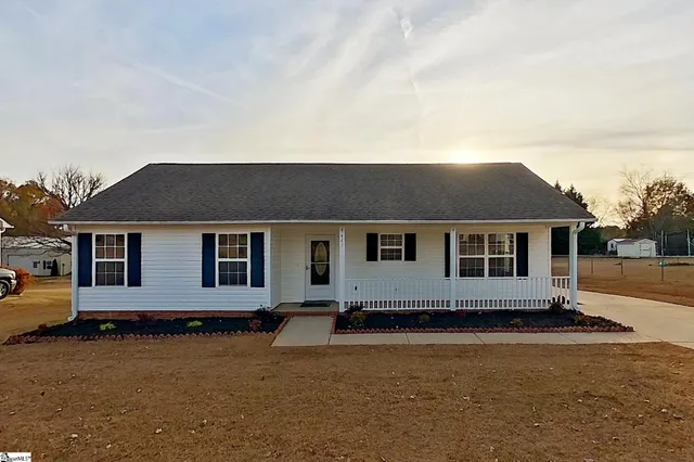 $249,900 | 421 McFall Court, Moore, SC 29369