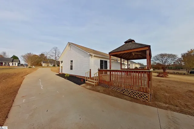 $249,900 | 421 McFall Court, Moore, SC 29369