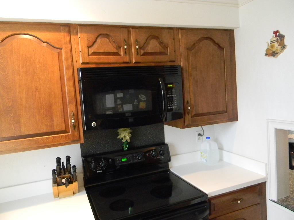 147 Reed Street Manchester, NH 03102 - Photo 8 of 36
