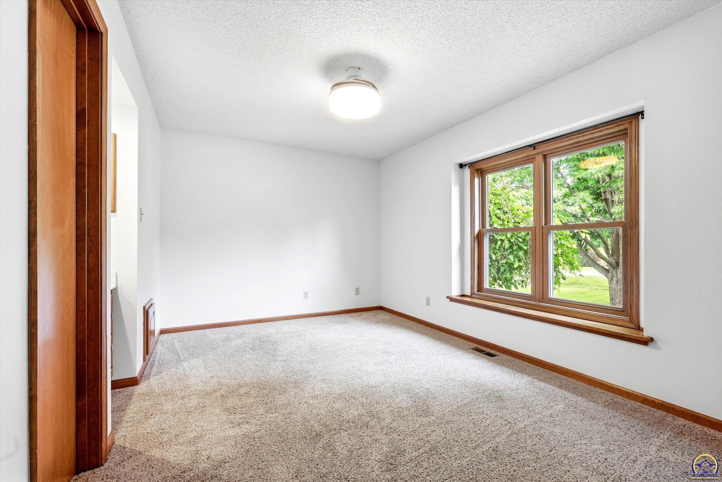 7143 Southwest 33rd Street Topeka, KS 66614 - Photo 20 of 43
