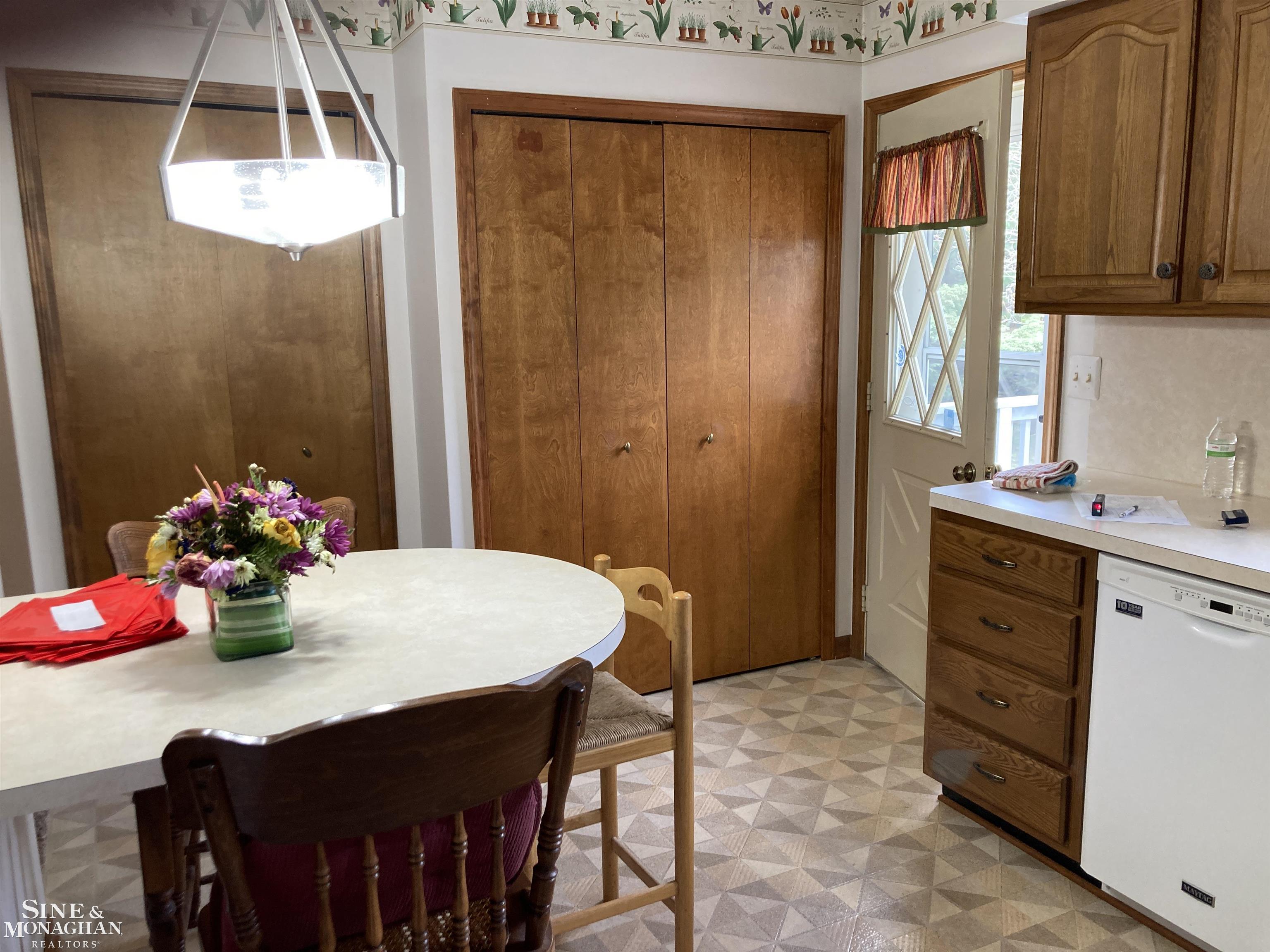 4260 Peck Road Port Huron, MI 48060 - Photo 8 of 27 50174679-2d08ce66-ec35-4fa7-b3ec-3e0925746598.JPG