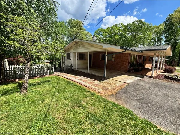 $285,000 | 126 Lyn Avenue, Mount Airy, NC 27030