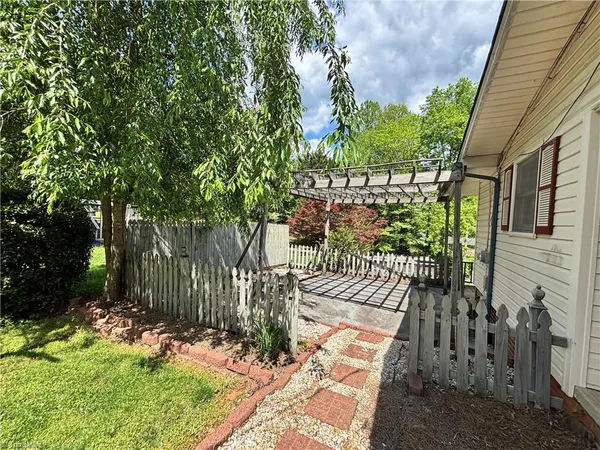 $285,000 | 126 Lyn Avenue, Mount Airy, NC 27030