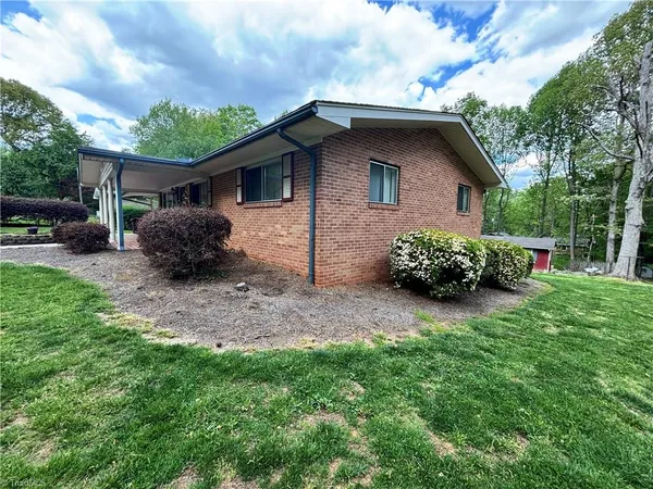 $285,000 | 126 Lyn Avenue, Mount Airy, NC 27030