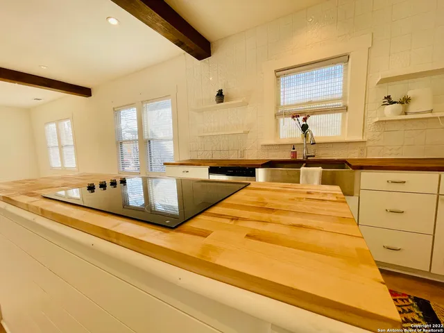 $1,690 | 511 Iowa Street, San Antonio, TX 78203