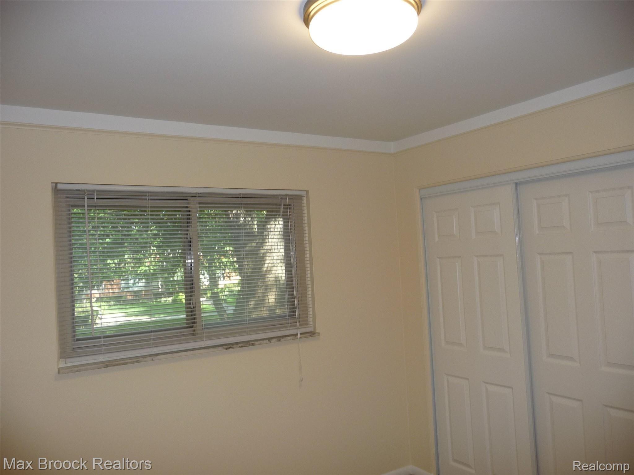 1155 Derby Road Birmingham, MI 48009 - Photo 10 of 14 P1020983.JPG
