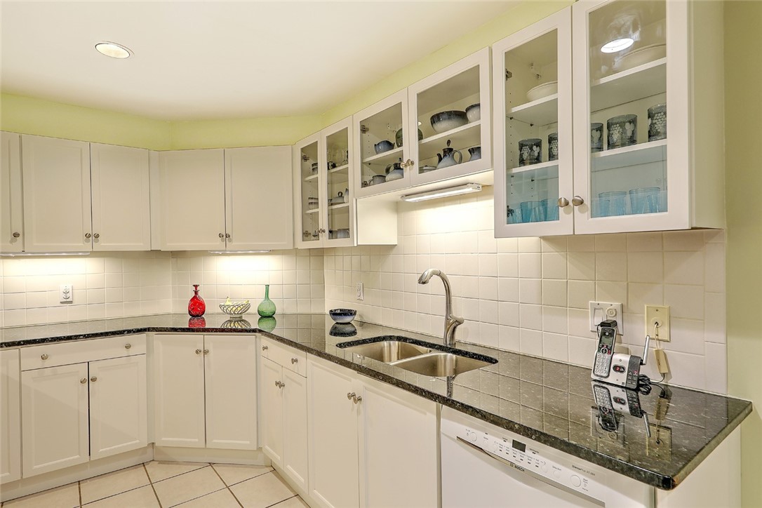 36 Bagy Wrinkle Cove, Unit 36 Warren, RI 02885 - Photo 13 of 34 Updated granite kitchen
