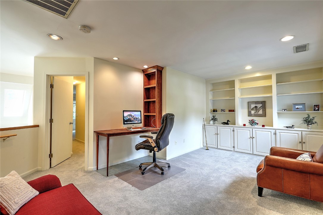 36 Bagy Wrinkle Cove, Unit 36 Warren, RI 02885 - Photo 21 of 34 2nd floor family rm