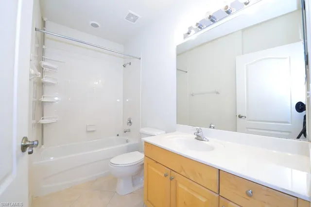 $1,850 | 7812 Regal Heron Circle, Unit 305, Naples, FL 34104