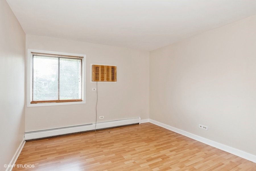 238 East Bailey Road, Unit M Naperville, IL 60565 - Photo 6 of 10 an empty room with a window