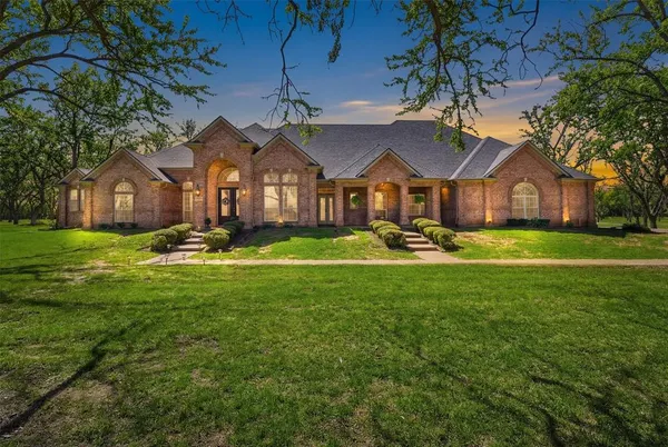 $1,099,900 | 7405 Fox Fire Court, Granbury, TX 76049