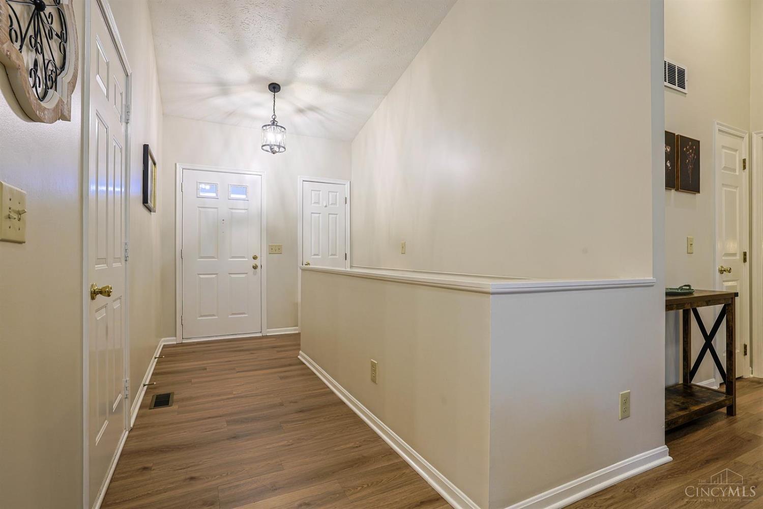 5763 Cheviot Road, Unit E Cincinnati, OH 45247 - Photo 4 of 40 Gallery Image 4