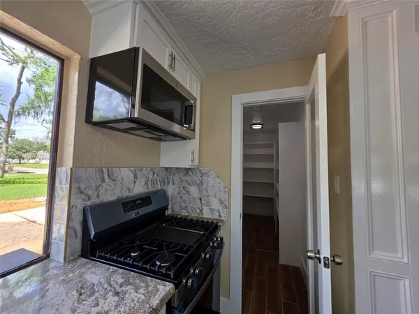 $875,000 | 16406 Brook Forest Drive, Houston, TX 77059