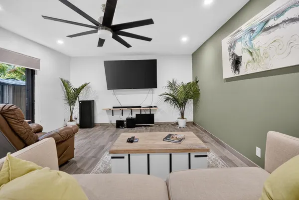 $379,000 | 110 North Delaware Boulevard, Unit 10C, Jupiter, FL 33458