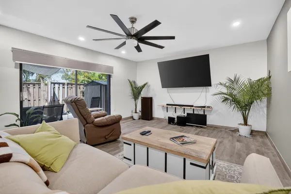 $379,000 | 110 North Delaware Boulevard, Unit 10C, Jupiter, FL 33458