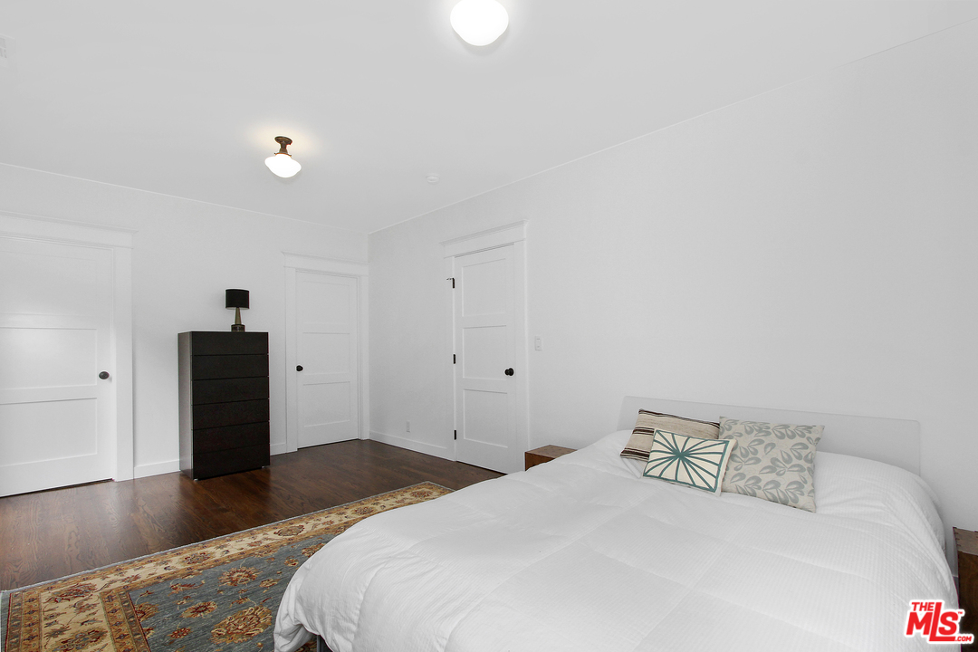 2445 Riverside Place Los Angeles, CA 90039 - Photo 14 of 23 Gallery Image 14
