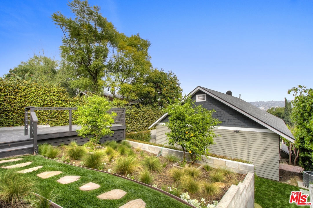 2445 Riverside Place Los Angeles, CA 90039 - Photo 21 of 23 Gallery Image 21