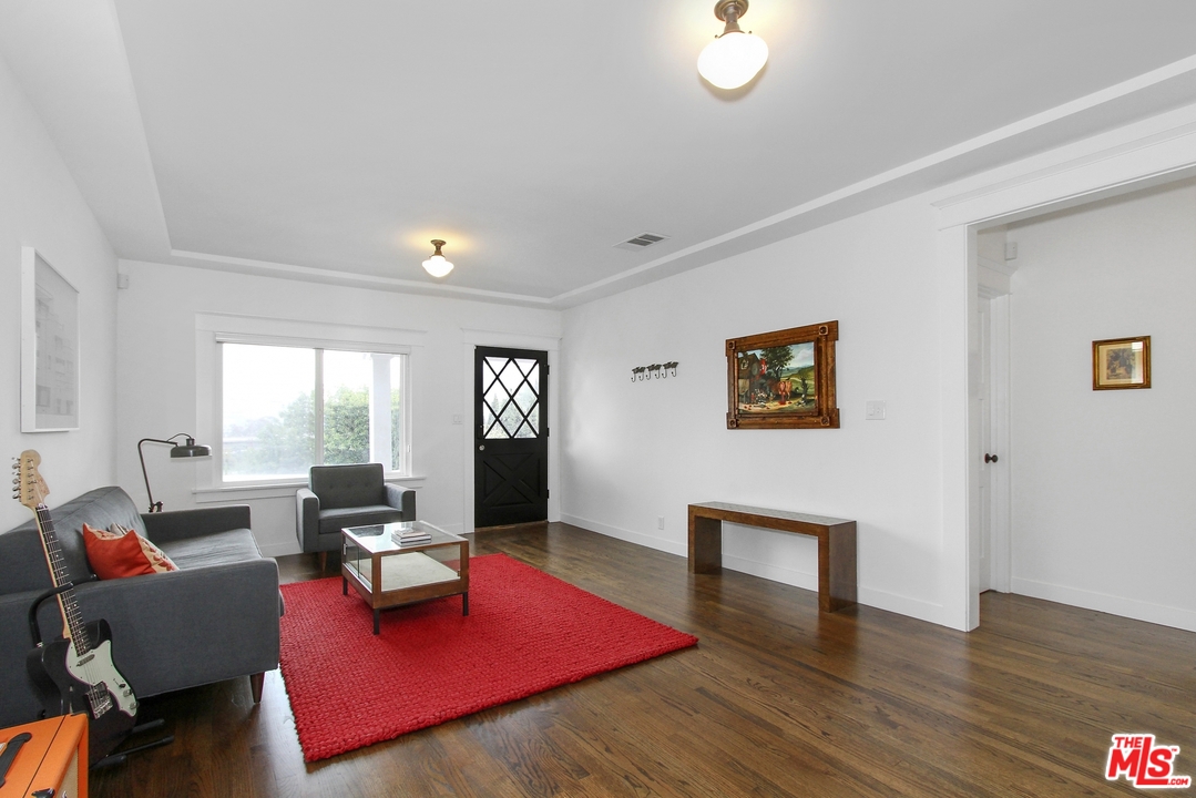 2445 Riverside Place Los Angeles, CA 90039 - Photo 5 of 23 Gallery Image 5