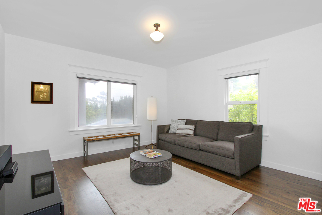 2445 Riverside Place Los Angeles, CA 90039 - Photo 10 of 23 Gallery Image 10