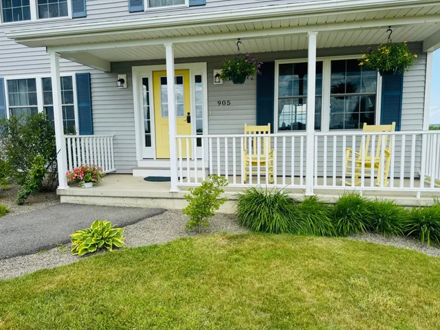 $537,500 | 905 Blackstream Road, Hermon, ME 04401