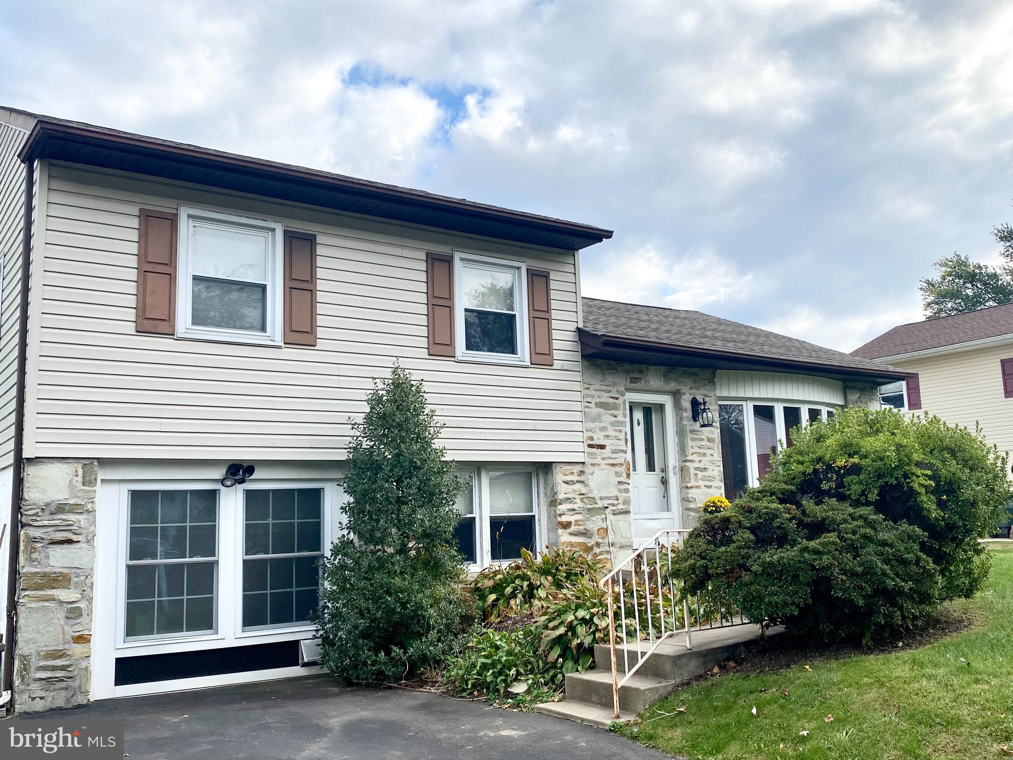 1369 Dennis Road Southampton, PA 18966 - Photo 2 of 19 EXTERIOR FRONT