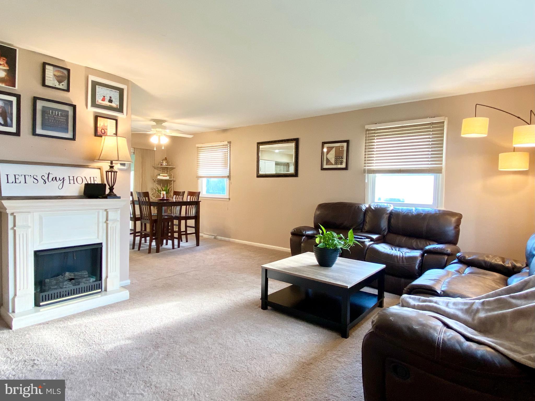 1369 Dennis Road Southampton, PA 18966 - Photo 3 of 19 LIVING ROOM