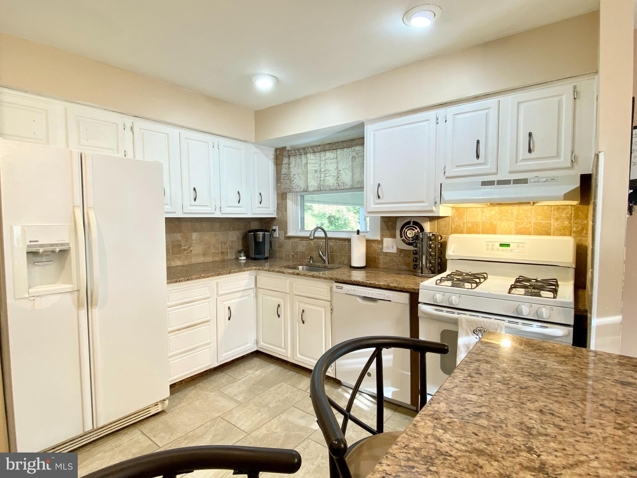 1369 Dennis Road Southampton, PA 18966 - Photo 8 of 19 KITCHEN