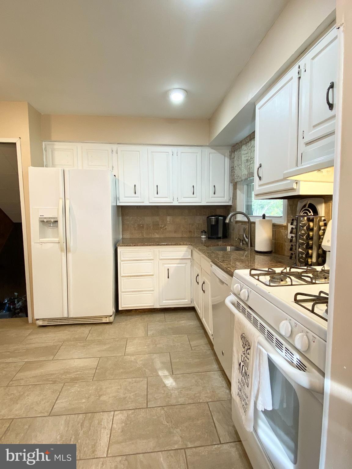 1369 Dennis Road Southampton, PA 18966 - Photo 9 of 19 KITCHEN