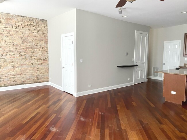 1652 West Walnut Street, Unit 3 Chicago, IL 60612 - Photo 2 of 14