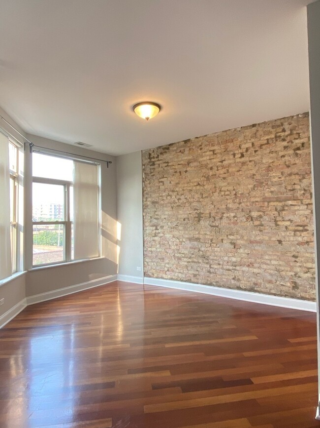 1652 West Walnut Street, Unit 3 Chicago, IL 60612 - Photo 3 of 14