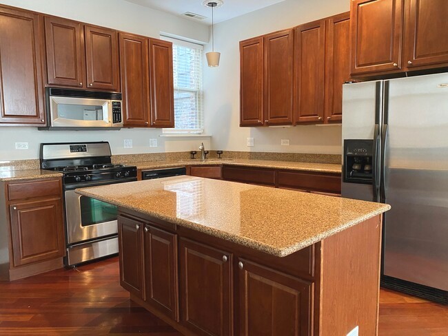 1652 West Walnut Street, Unit 3 Chicago, IL 60612 - Photo 5 of 14