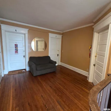 $275,000 | 11 Oak Lane, Davenport, IA 52803