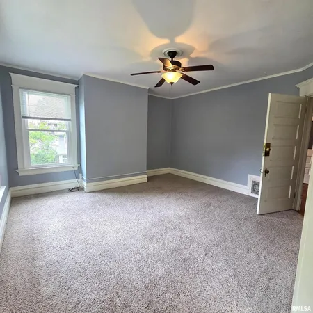 $275,000 | 11 Oak Lane, Davenport, IA 52803