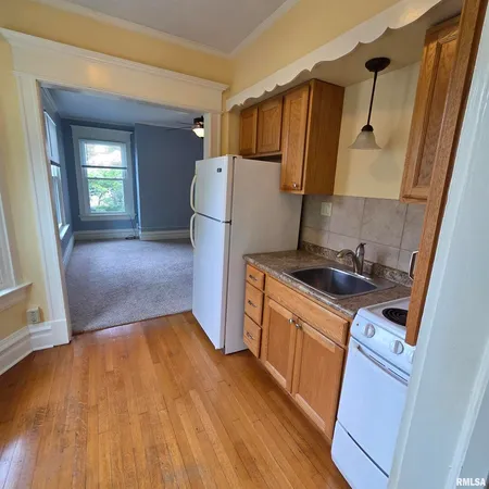 $275,000 | 11 Oak Lane, Davenport, IA 52803