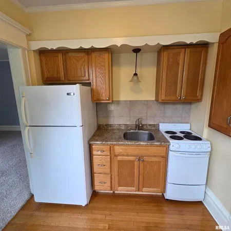 $275,000 | 11 Oak Lane, Davenport, IA 52803