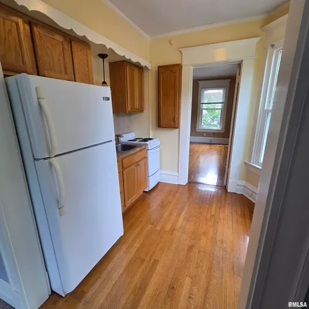 $275,000 | 11 Oak Lane, Davenport, IA 52803