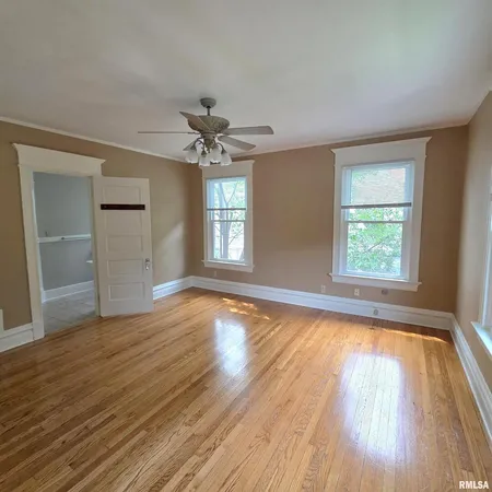 $275,000 | 11 Oak Lane, Davenport, IA 52803