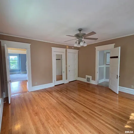 $275,000 | 11 Oak Lane, Davenport, IA 52803